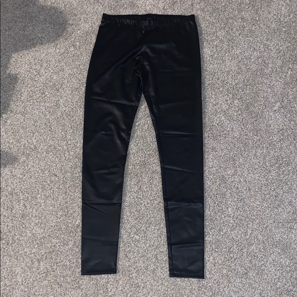 NWOT faux Leather leggings sz L